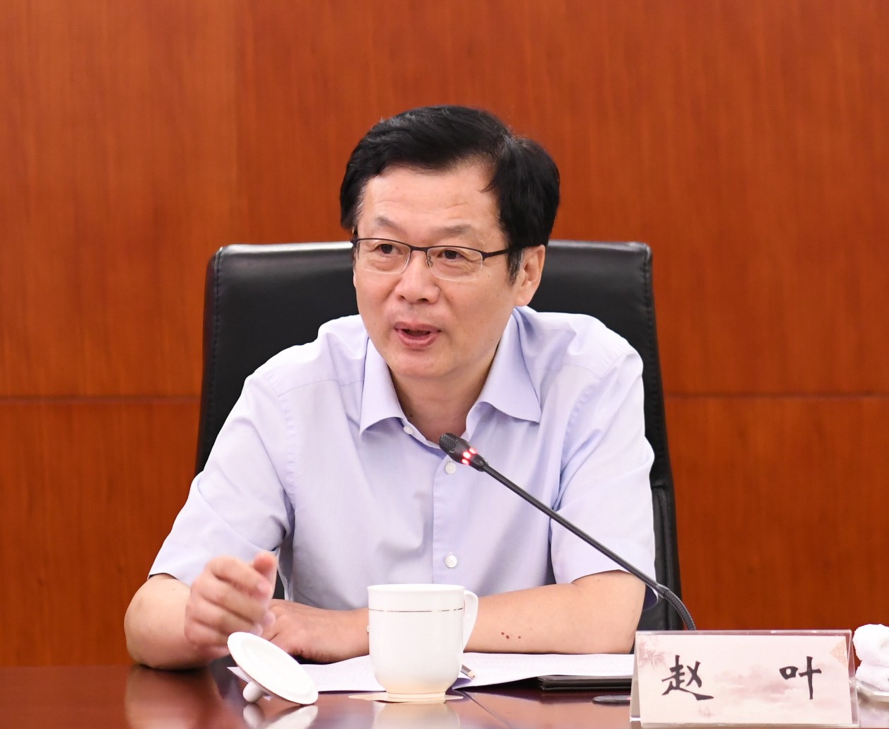 市政协党组成员,市慈善总会常务副会长赵叶